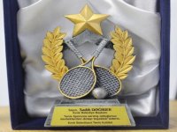 Kınık Tenis Turnuvasında Ödüller Sahiplerini Buldu
