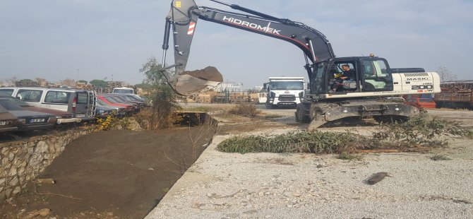 Maski, Kenan Evren Sanayi Sitesi’ndeki Dereyi Temizledi