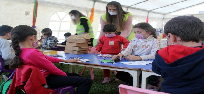 Depremzede Çocuklar İçin Anaokulu Çadırları