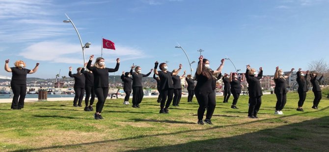 Aliağa’lı Kadınlar 8 Mart’ta Harmandalı Oynadı