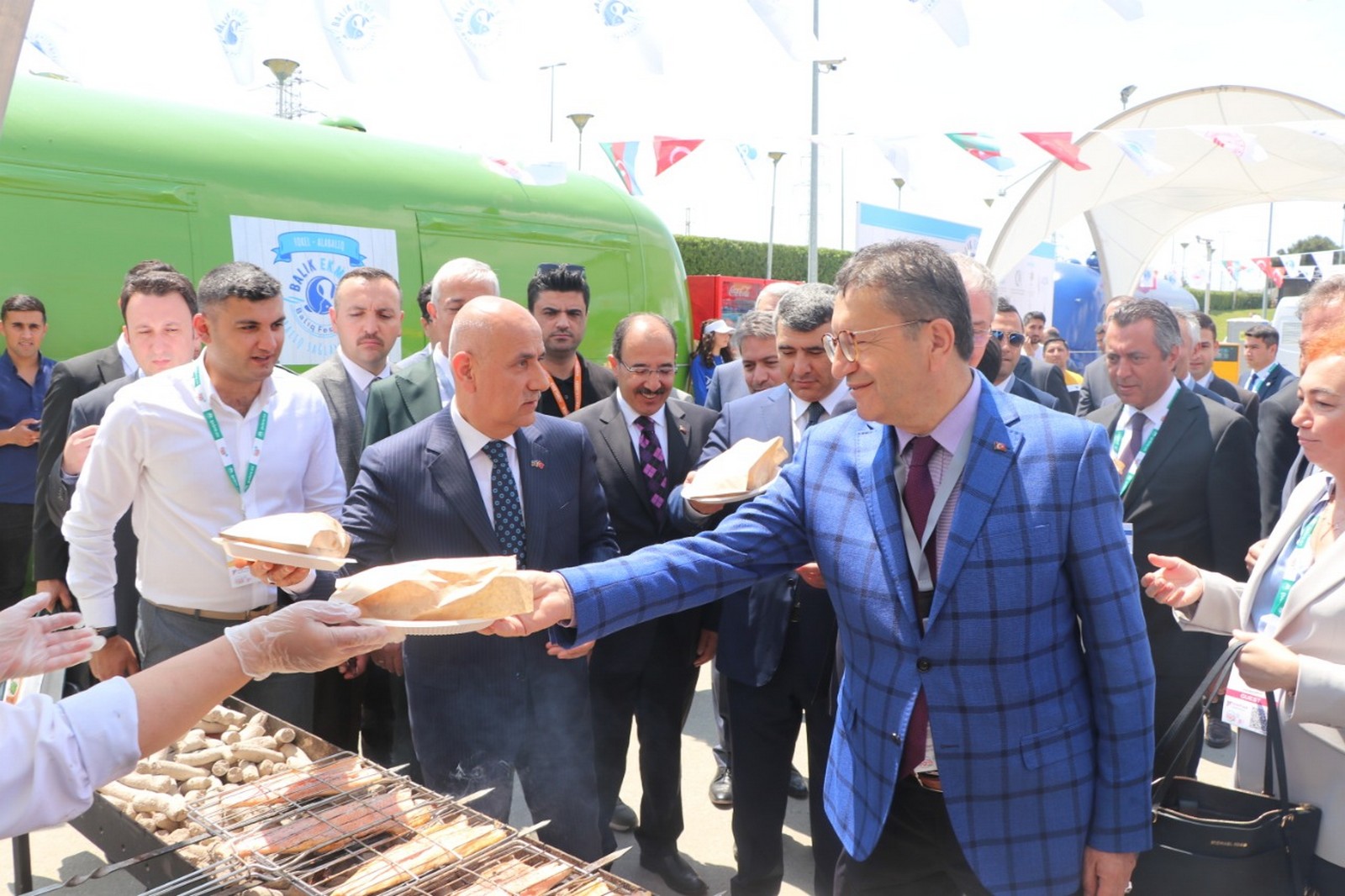 Türk balıkları gardaş sofrasında