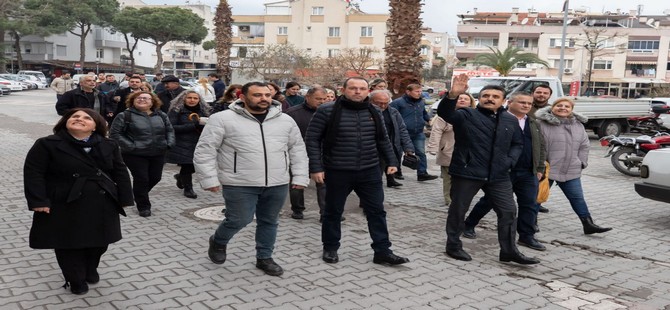 Dikili’de Miting Gibi Devir Teslim Töreni