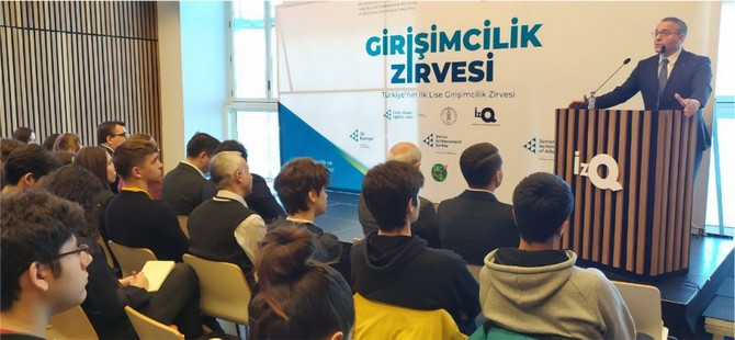 İzmir’de Türkiye'nin İlk “Lise Girişimcilik Zirvesi” Gerçekleştirildi