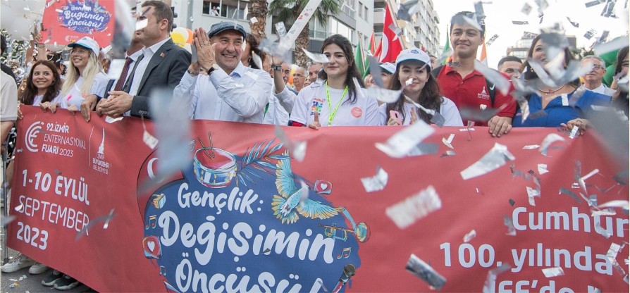 92. İzmir Enternasyonal Fuarı dünya gençlerinin enerjisiyle başladı