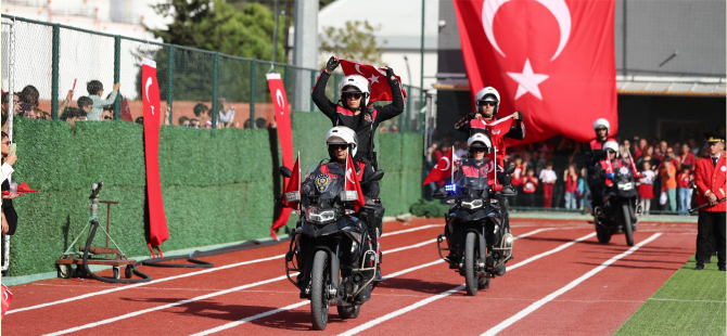 Aliağa Cumhuriyet İçin Atatürk Stadına Koştu