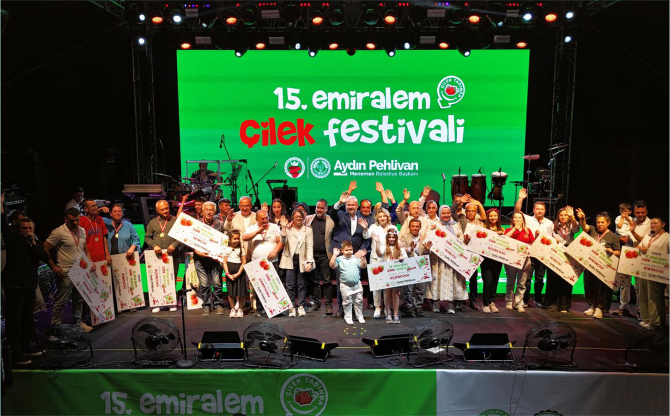 Emiralem Çilek Festivali rekor kırdı: milyonu geçti!