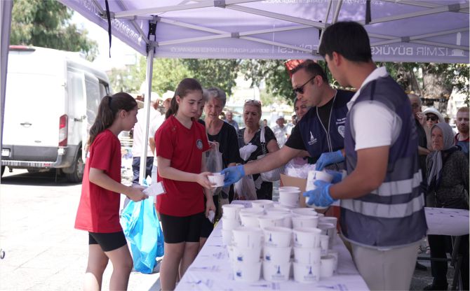 İzmir’de Muharrem ayı bereketi