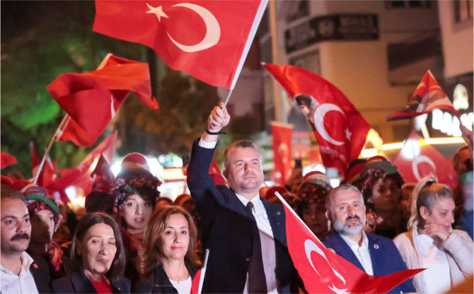 Buca’da 102. yıla yakışır kutlama