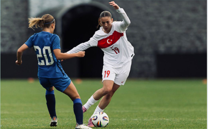 Aliağa’nın Gururu Açelya Nomak Ay-Yıldızlı Formaya Uzandı!