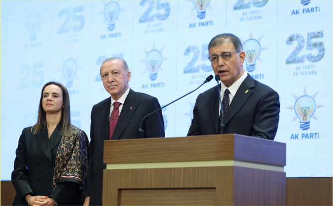 Cemil Tugay AK Parti'ye Katıldı: "En İyi Siyaset Hizmettir"
