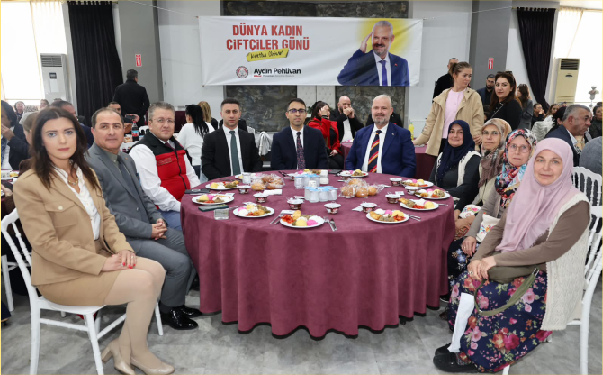 Menemen’de Çiftçi Kadınlar Günü’ne ‘özel’ kutlama