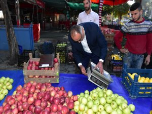 Pazar Yerlerindeki Tartı ve Ölçü Aletleri Denetliyor