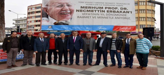 Erbakan İçin Lokma Hayrı Yapılıp Dualarla Anıldı