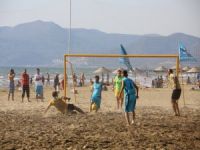 Pamucak’ta Plaj Futbolu Turnuvası Düzenlendi