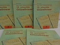 Evde Kalan Aliağalılar Vakitlerini Kitap Okuyarak Geçiriyor