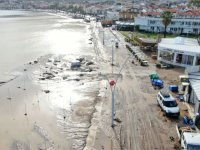 Foça Belediyesi Ekipleri Yoğun Yağışlara Karşı Sahada Mücadeleyi Sürdürüyor