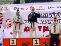 Aliağa Belediyesi Karate Antrenörü Nezahat Ayhan Türkiye Şampiyonu Oldu